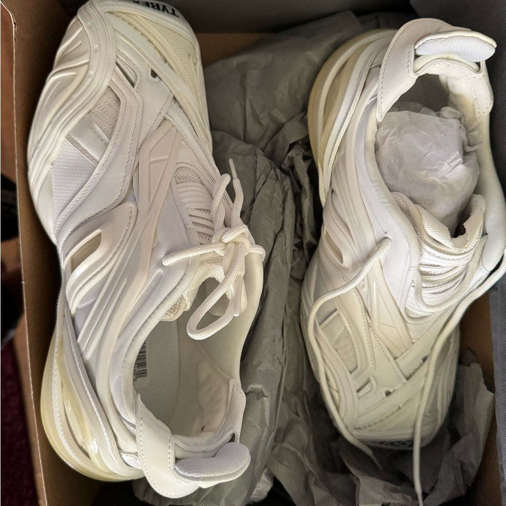 New Authentic Balenciaga Sneakers with original box and dust bag